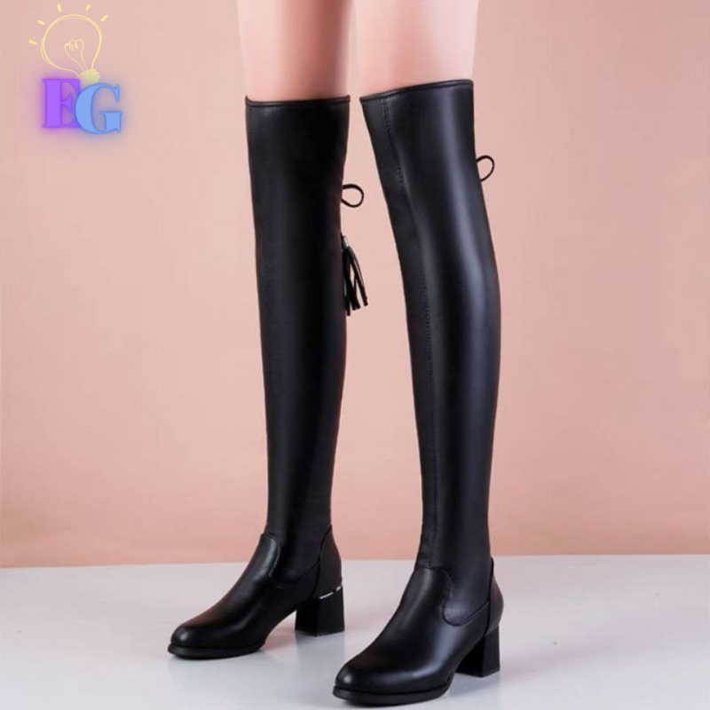 Sinta-se confiante e estilosa em qualquer ocasião com a bota cano alto que é a escolha certa.