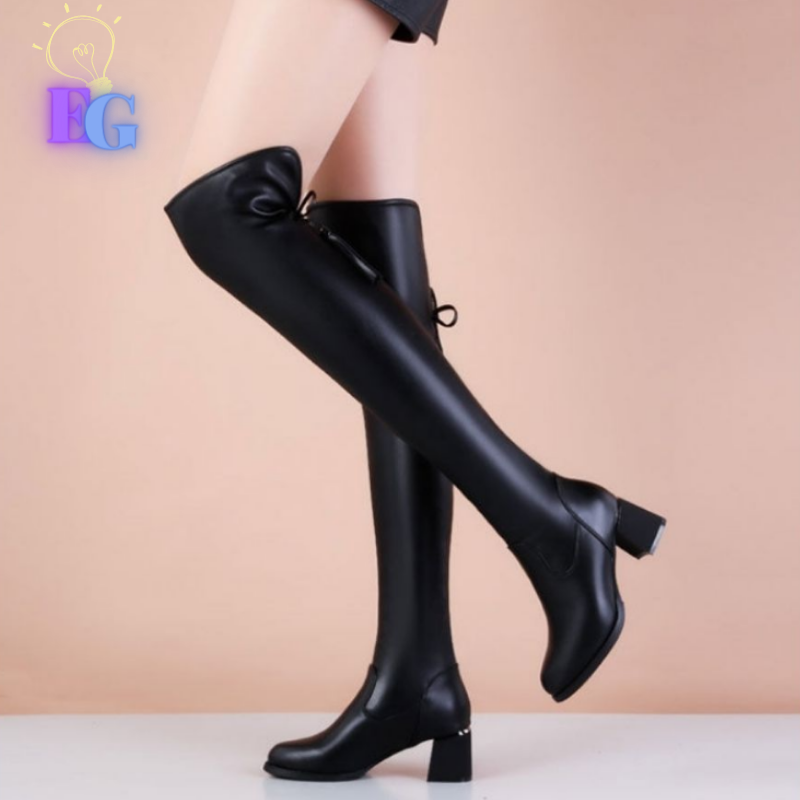 Sinta-se confiante e estilosa em qualquer ocasião com a bota cano alto que é a escolha certa.